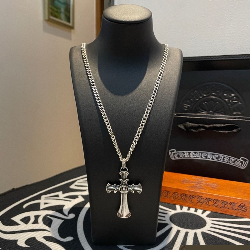 Ch**me He**ts necklaces